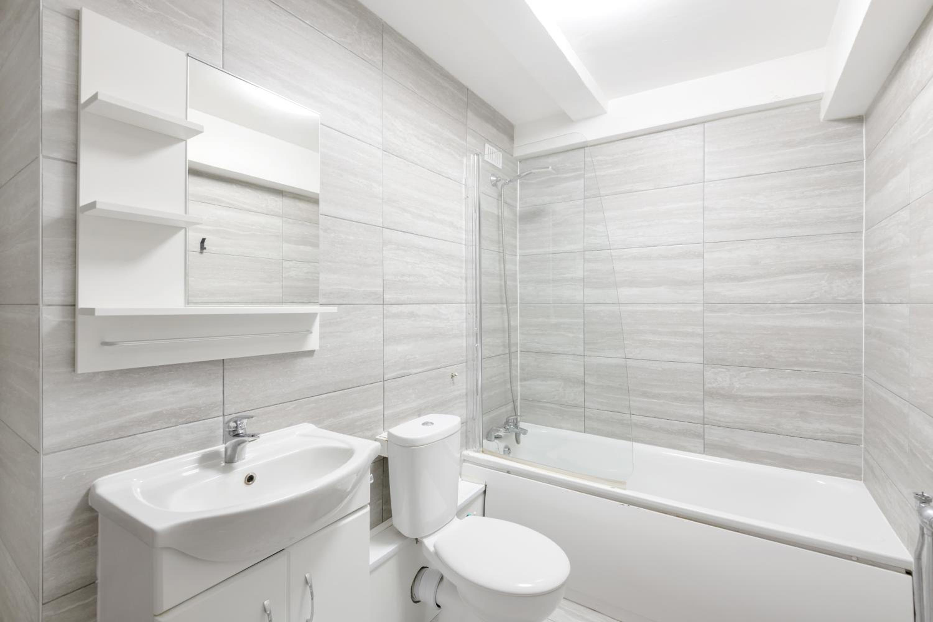 2-Bed Marylebone Apartment with Concierge & Private Elevator - Next to Oxford Street, Selfridges & Hyde Park