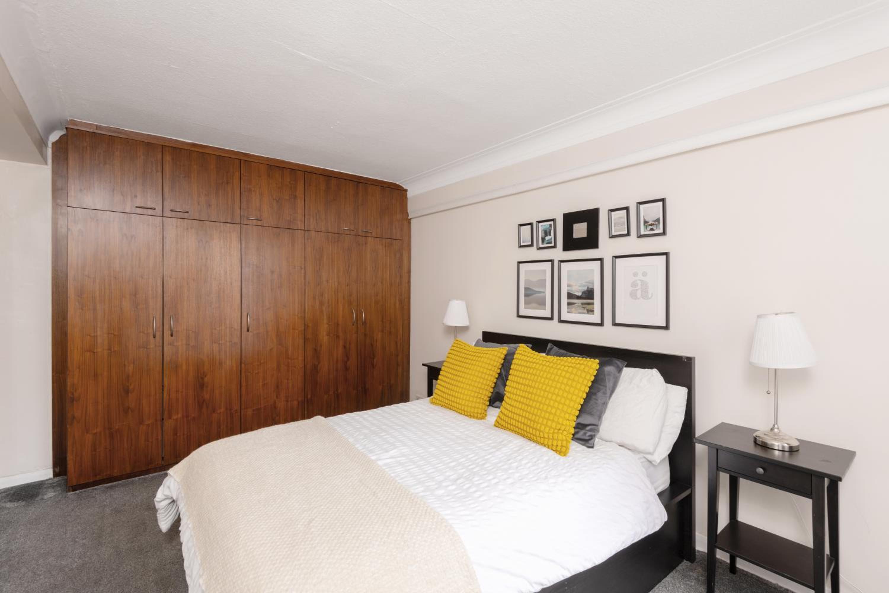 2-Bed Marylebone Apartment with Concierge & Private Elevator - Next to Oxford Street, Selfridges & Hyde Park