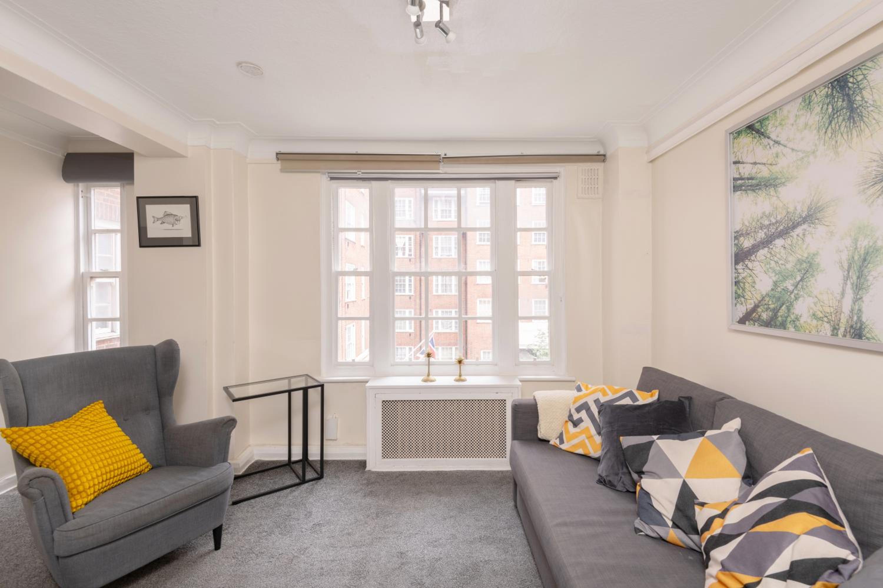 2-Bed Marylebone Apartment with Concierge & Private Elevator - Next to Oxford Street, Selfridges & Hyde Park