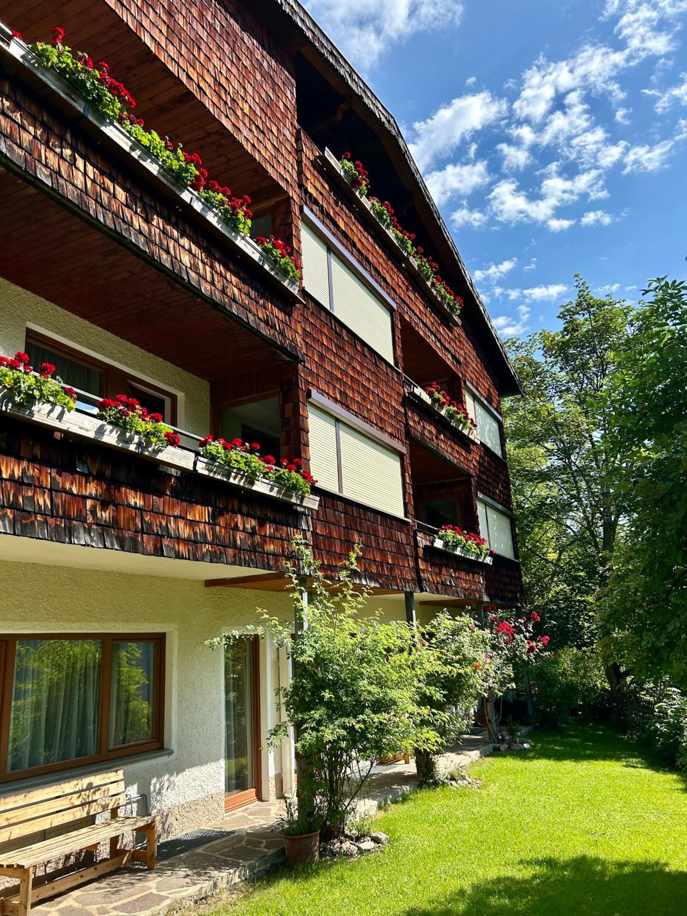 WOLF RETREAT Apartments im Lechtal davor Appartementhaus Michaela