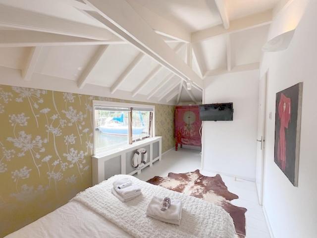 Bed and breakfast private accommodation at Amsterdam Houseboat