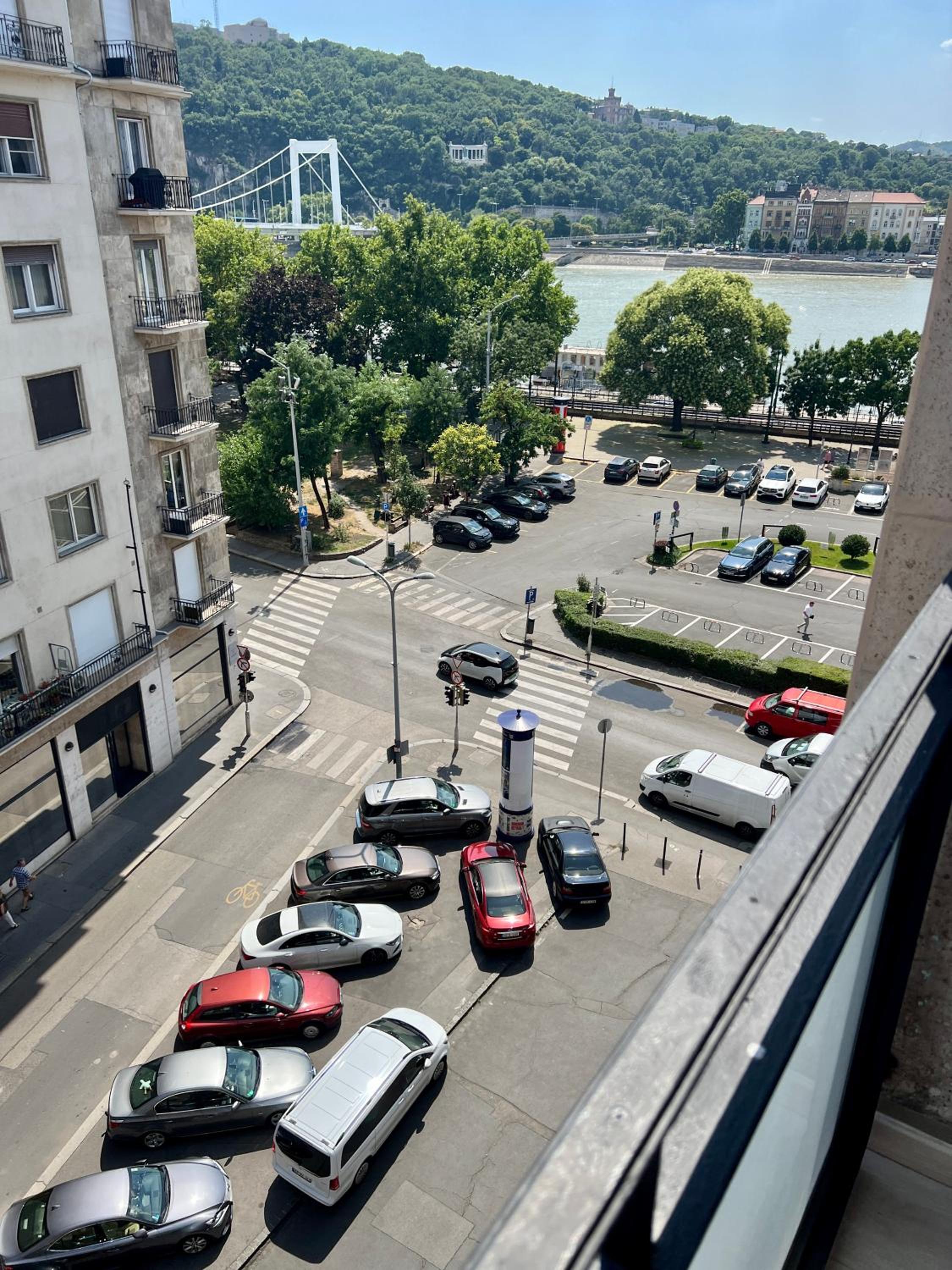 Golden Studio at Erzsebet bridge view 5