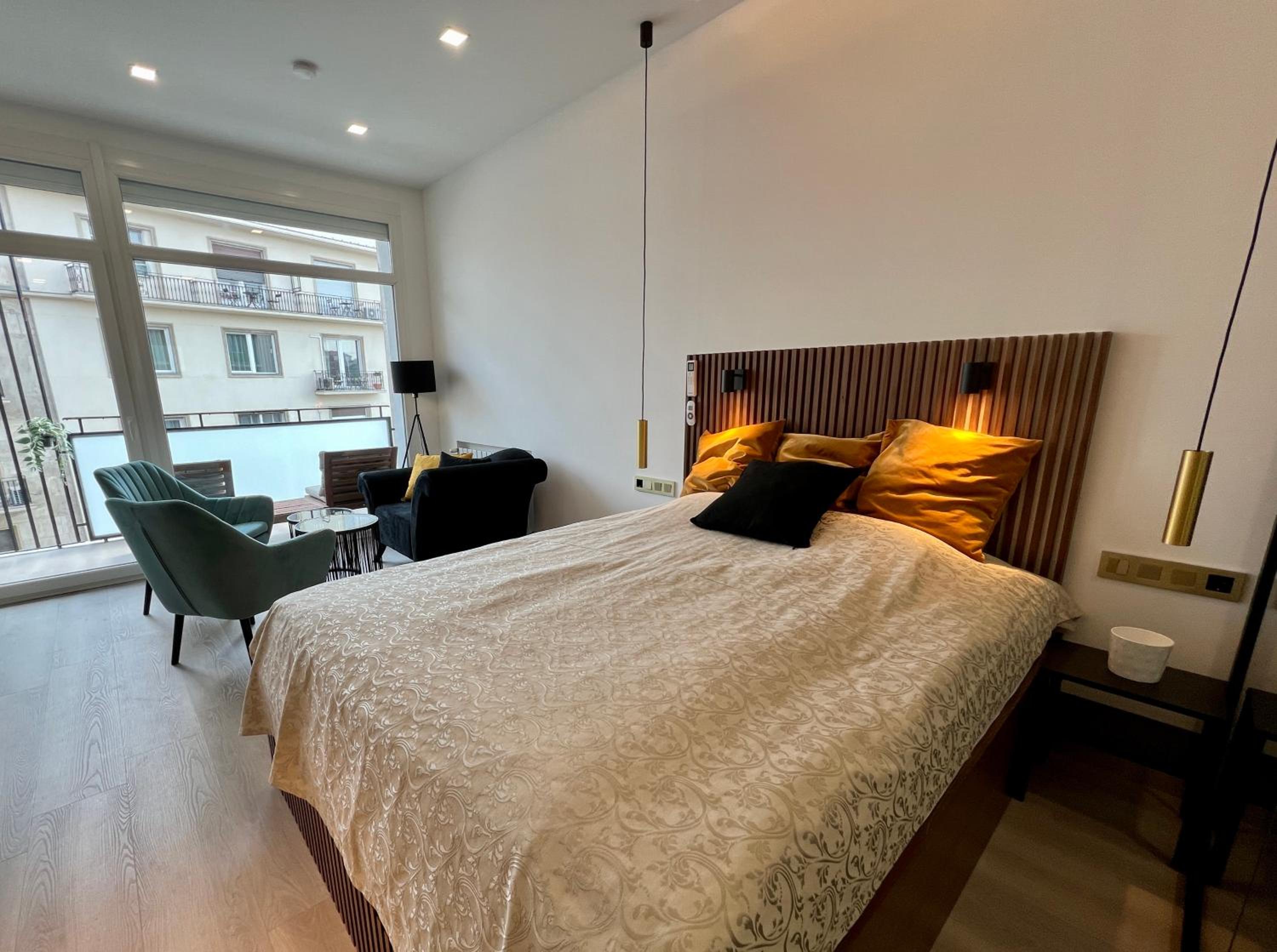 Golden Studio at Erzsebet bridge view 4