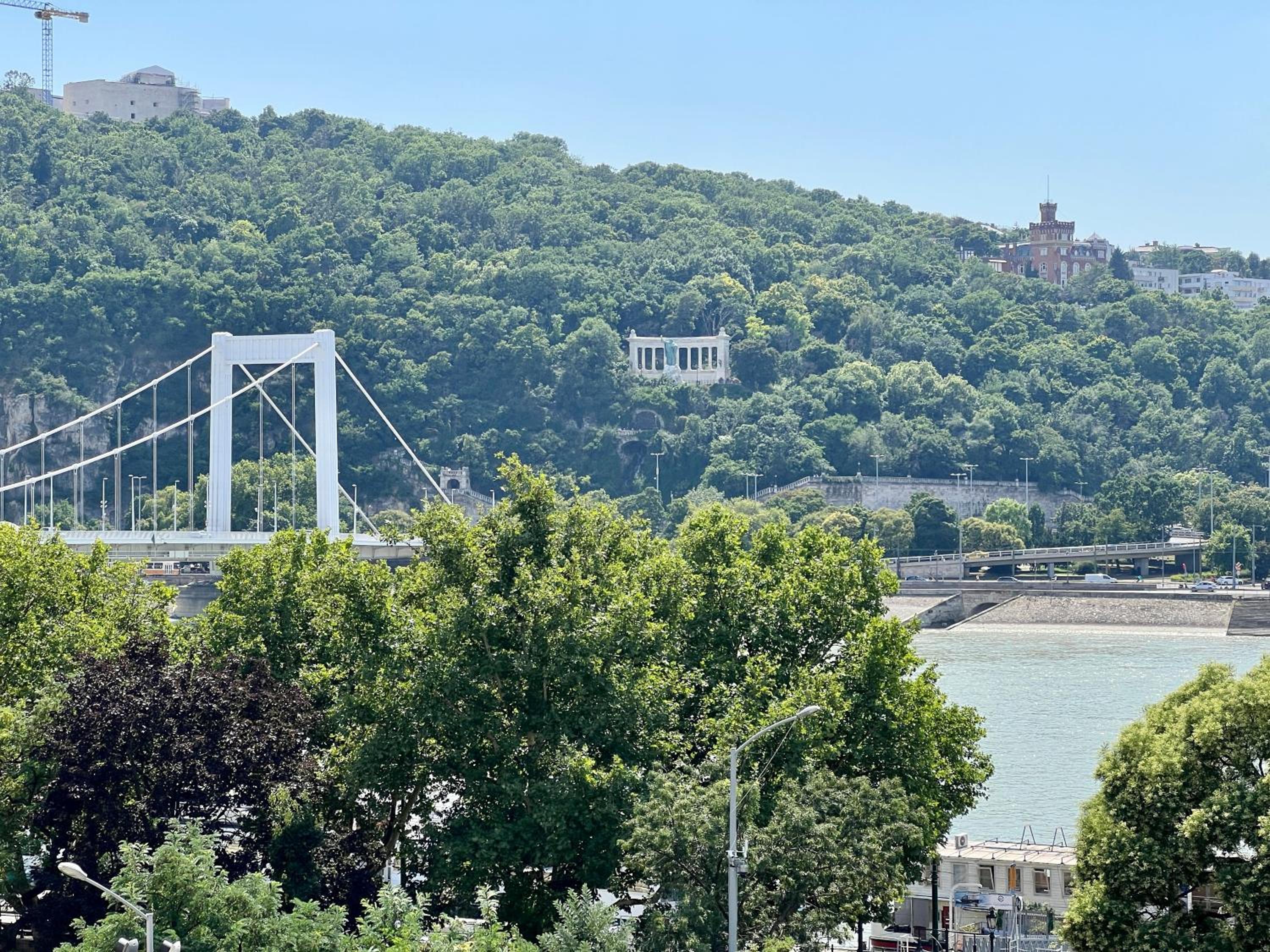 Golden Studio at Erzsebet bridge view 3
