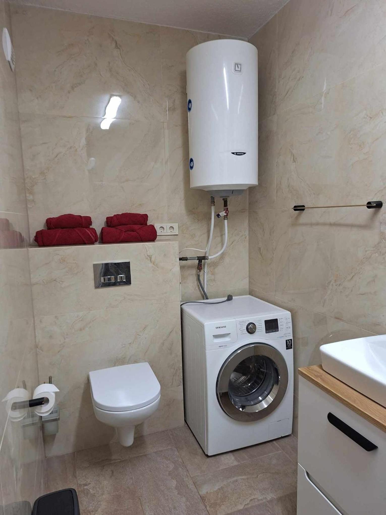 Rent Olamit