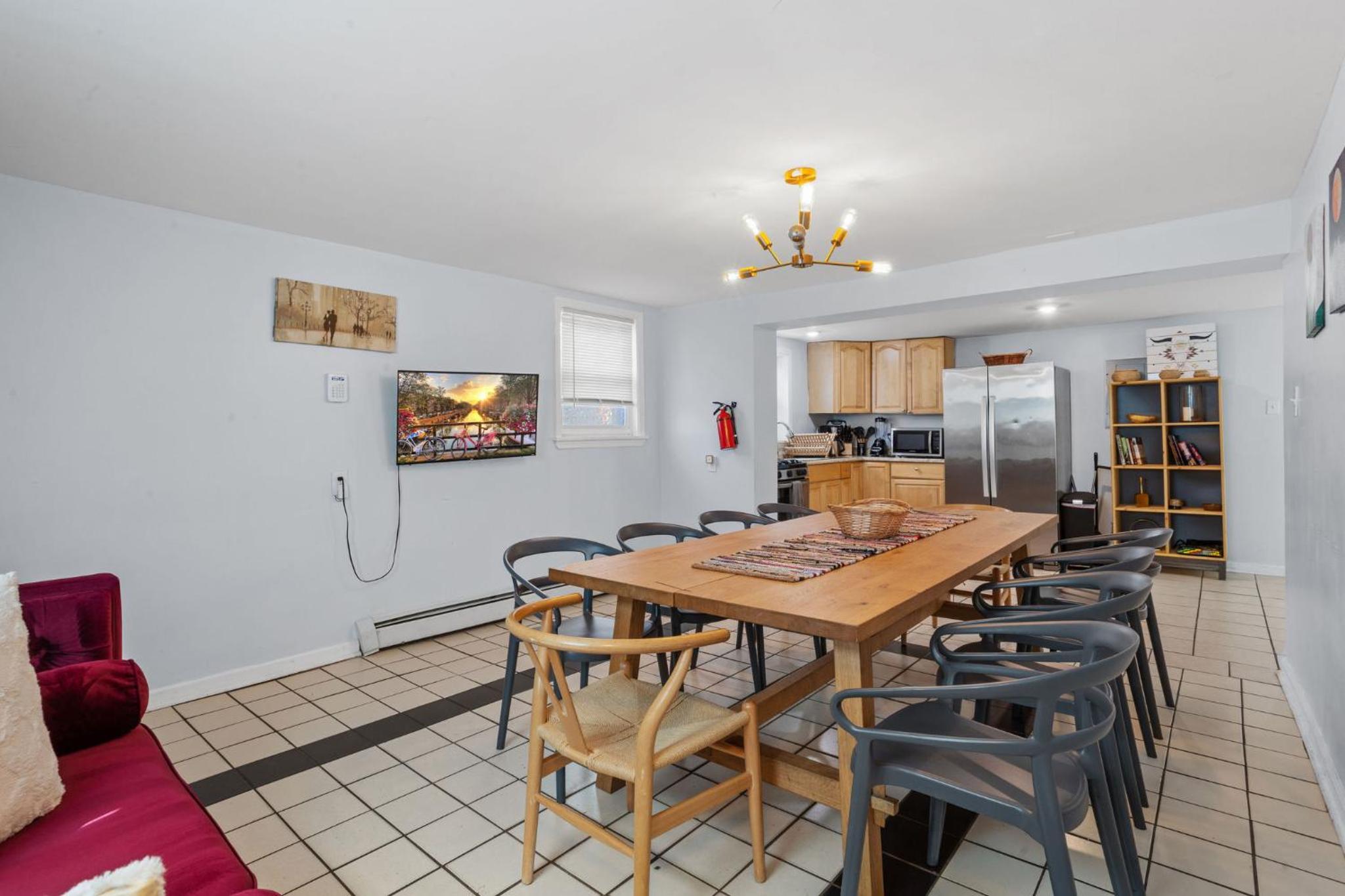 9 Bedroom, 14 Beds House Great for Big Groups Near Boardwalk, Tropicana view 3