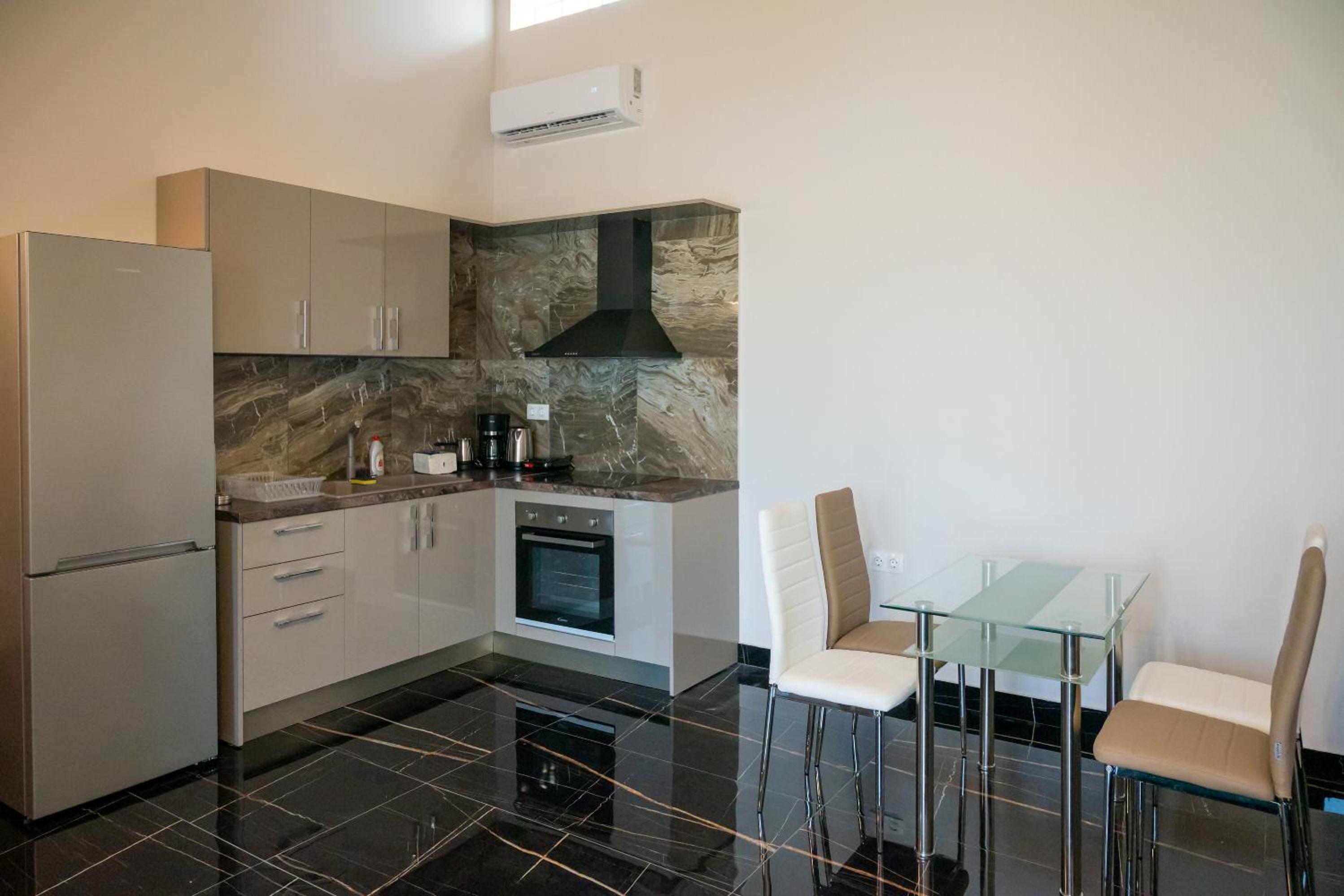 Paradise Apartments Artemida