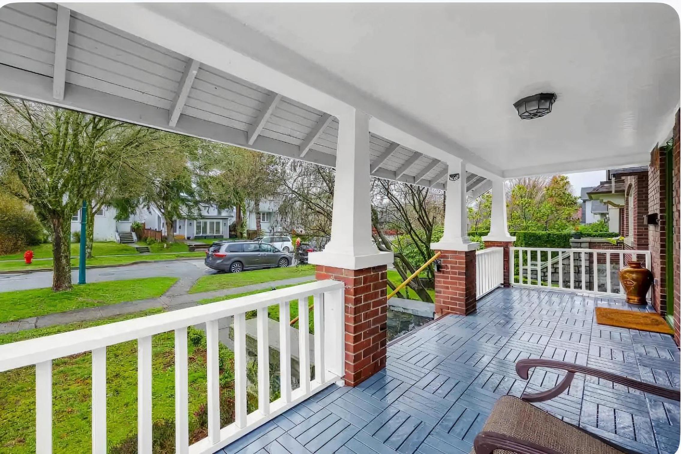 Fully furnished suite for up to 6 guests at ubc golf course