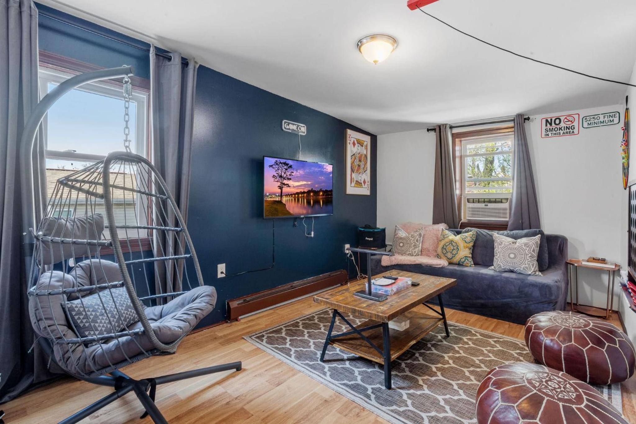 9 Bedroom, 14 Beds House Great for Big Groups Near Boardwalk, Tropicana view 4