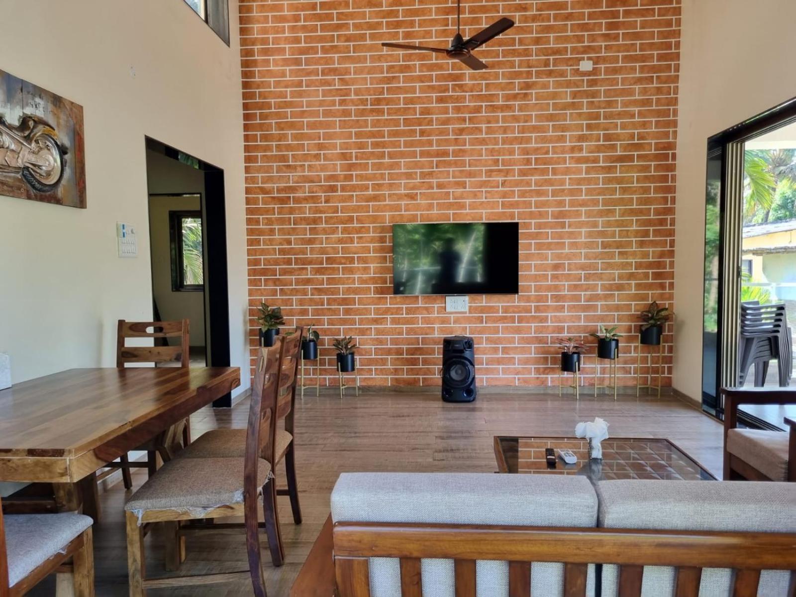 Whiteville Villa
