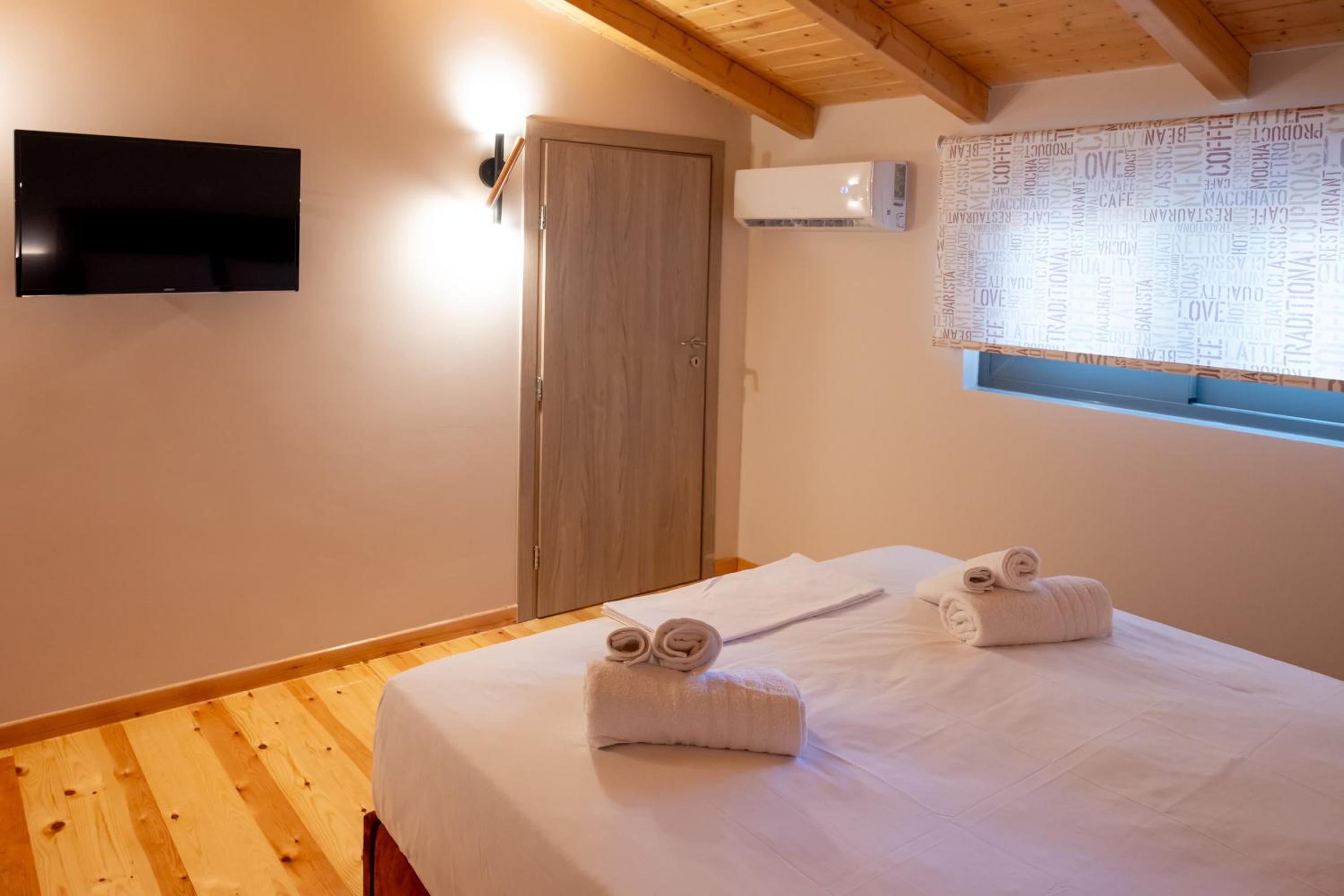 Paradise Apartments Artemida