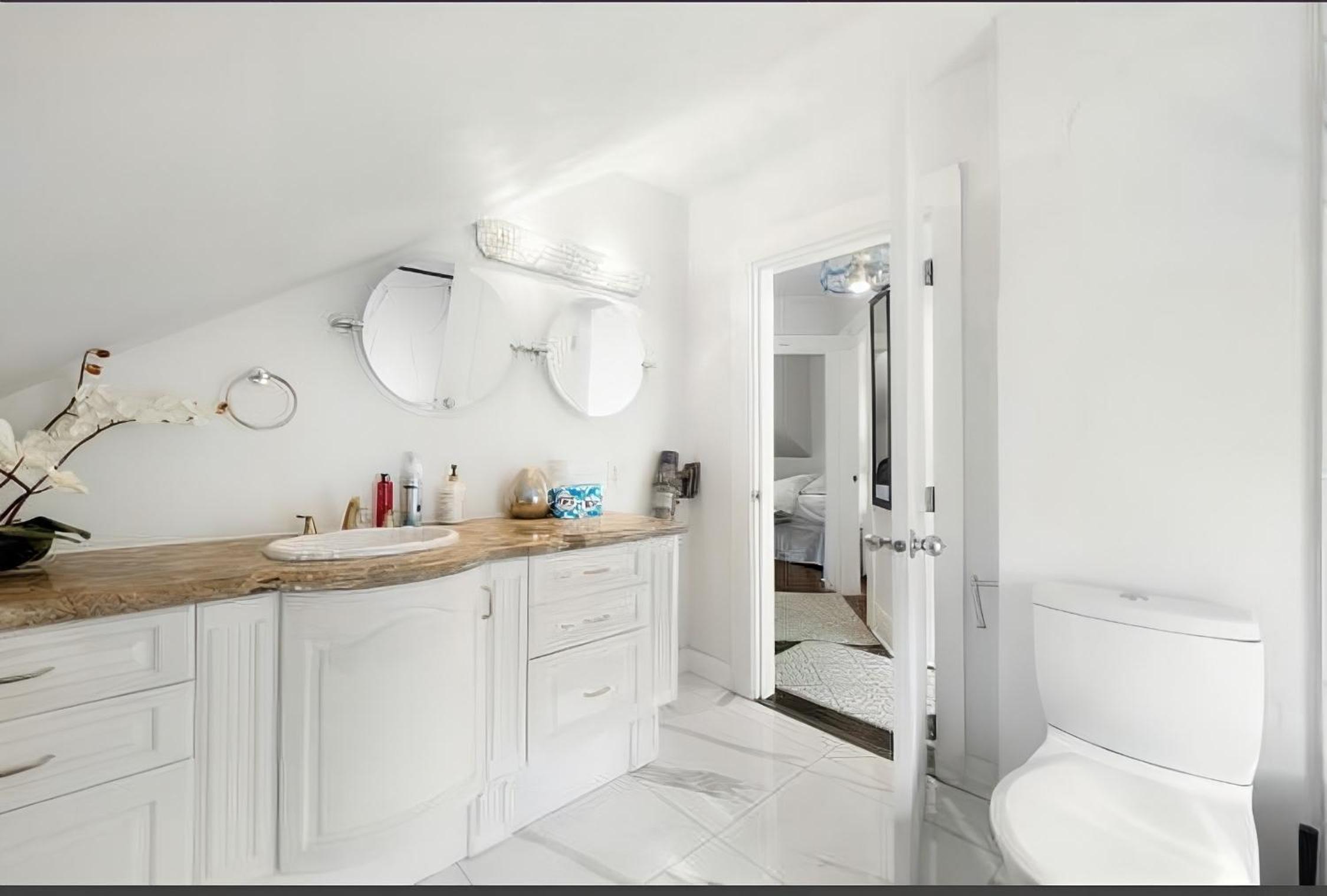 Fully furnished suite for up to 6 guests at ubc golf course