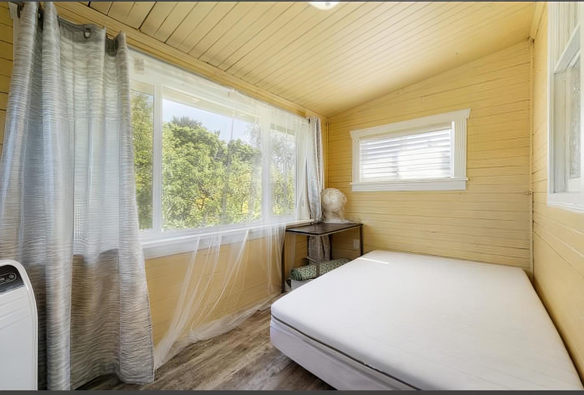 Fully furnished suite for up to 6 guests at ubc golf course