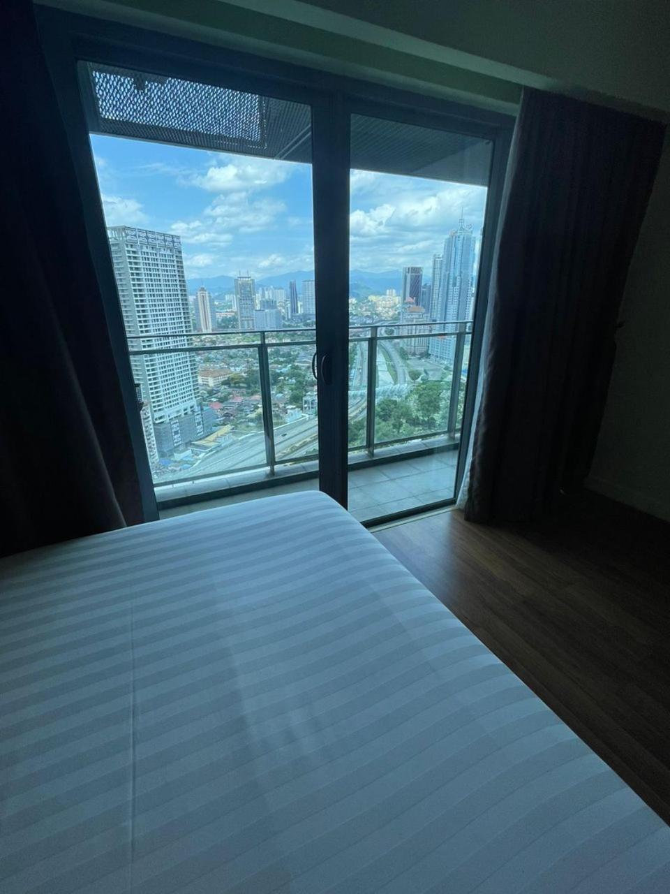 Summer Suites Studio With Balcony Nearby KL City Centre