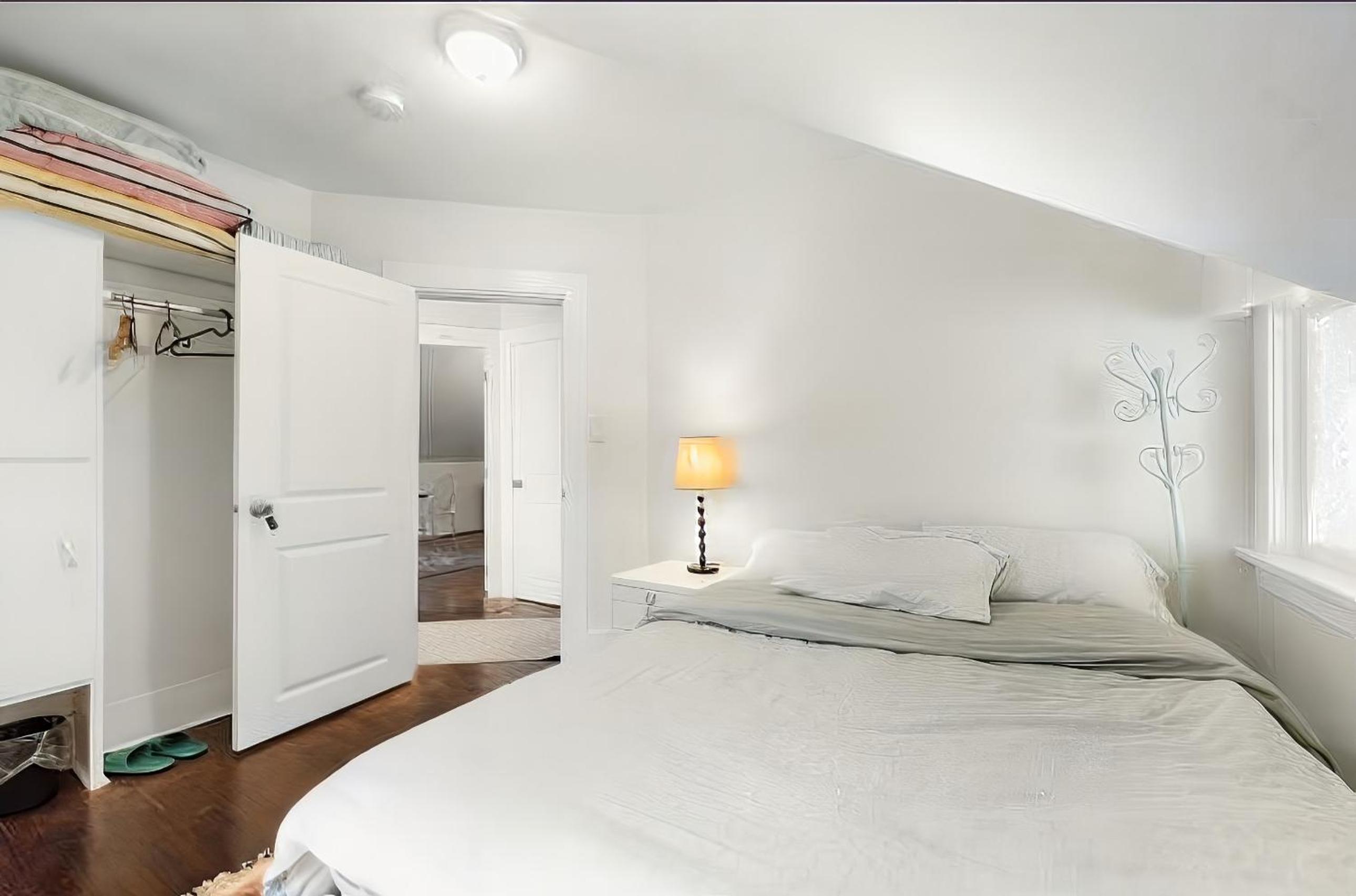 Fully furnished suite for up to 6 guests at ubc golf course