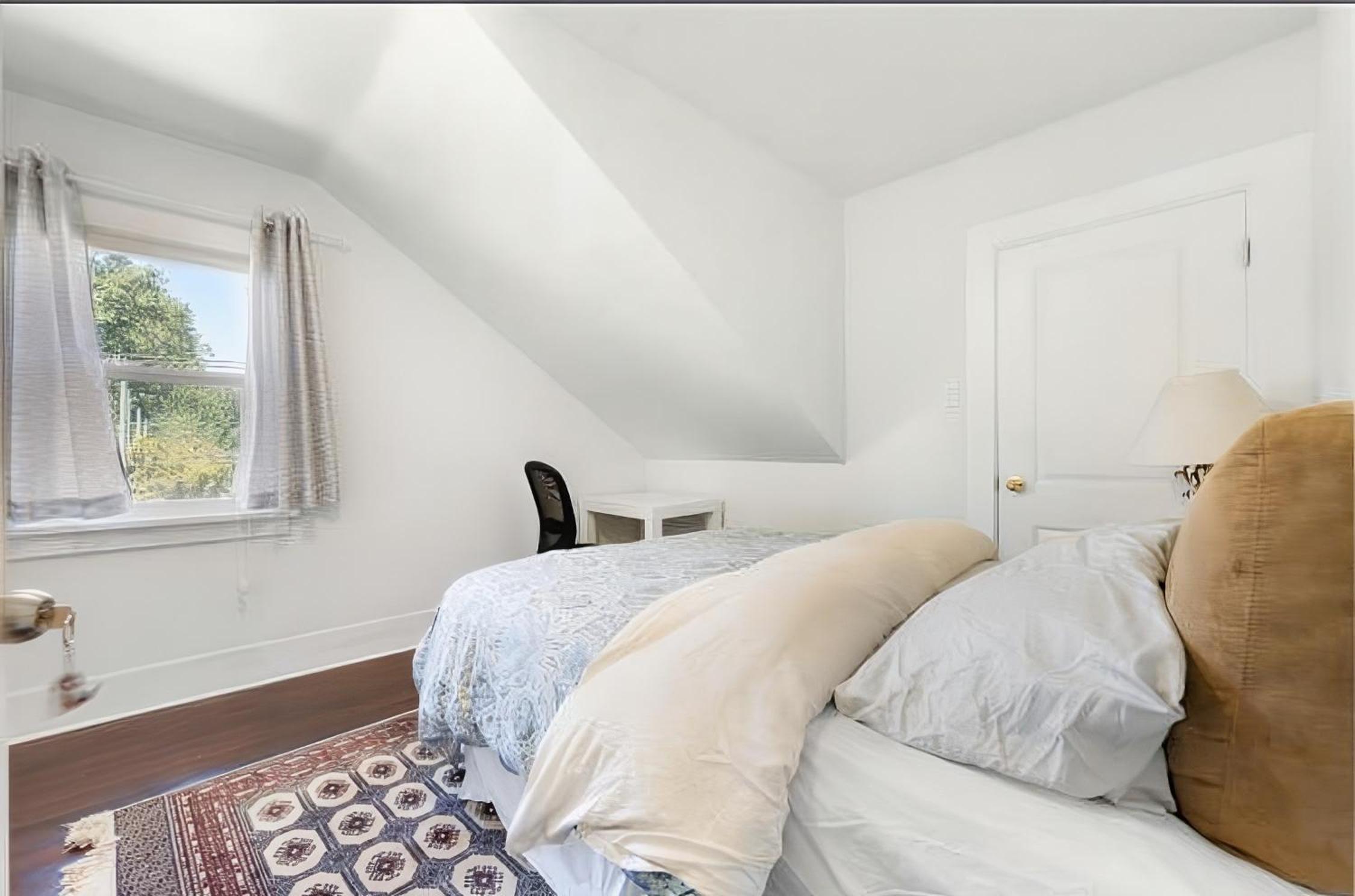 Fully furnished suite for up to 6 guests at ubc golf course