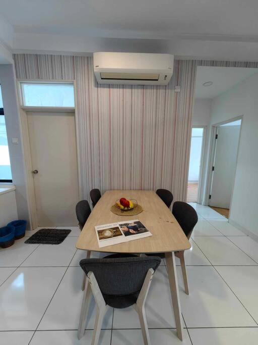 A2705 Platino ParadigmMall Netflix PoolView BySTAY