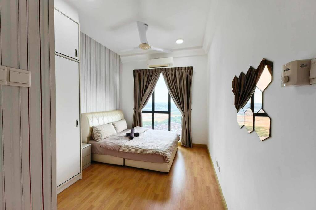 A2705 Platino ParadigmMall Netflix PoolView BySTAY