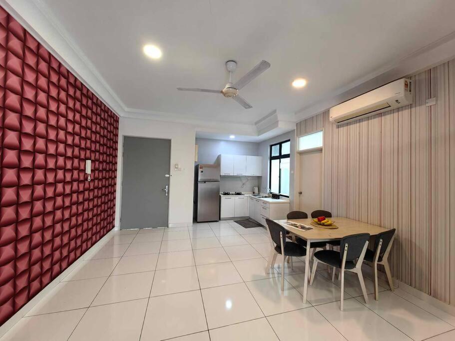 A2705 Platino ParadigmMall Netflix PoolView BySTAY