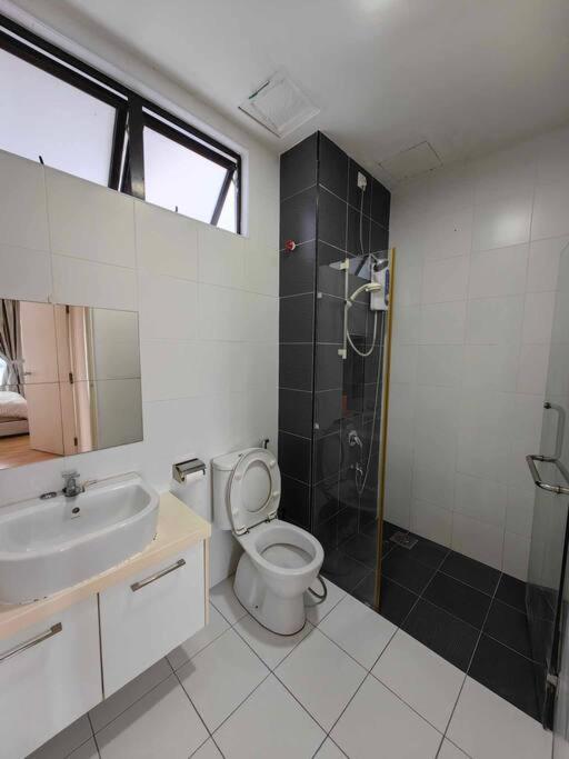 A2705 Platino ParadigmMall Netflix PoolView BySTAY
