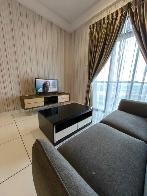 A2705 Platino ParadigmMall Netflix PoolView BySTAY