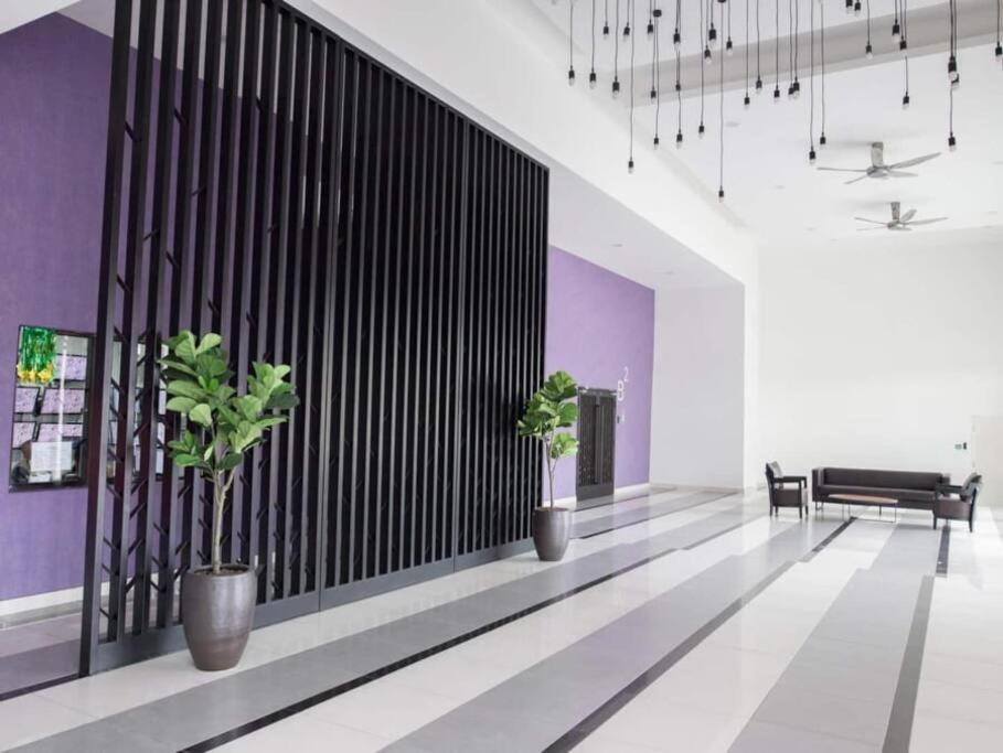 A2705 Platino ParadigmMall Netflix PoolView BySTAY