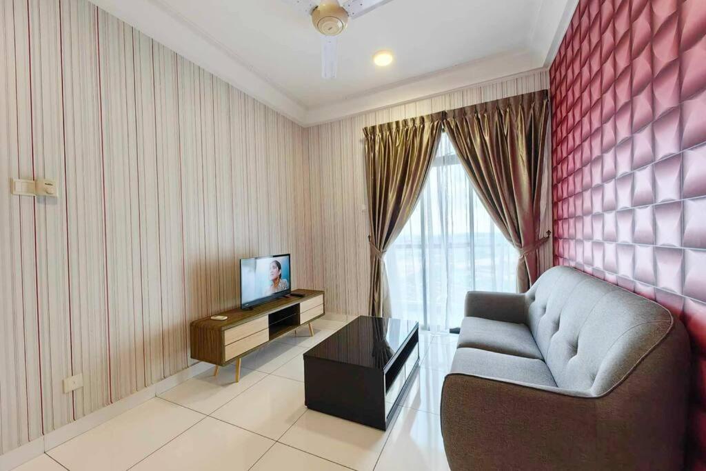 A2705 Platino ParadigmMall Netflix PoolView BySTAY
