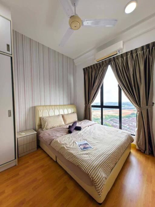 A2705 Platino ParadigmMall Netflix PoolView BySTAY