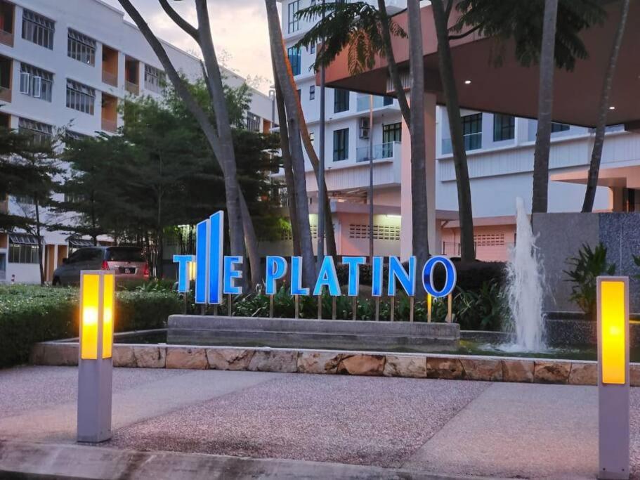 A2705 Platino ParadigmMall Netflix PoolView BySTAY