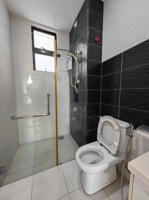 A2705 Platino ParadigmMall Netflix PoolView BySTAY