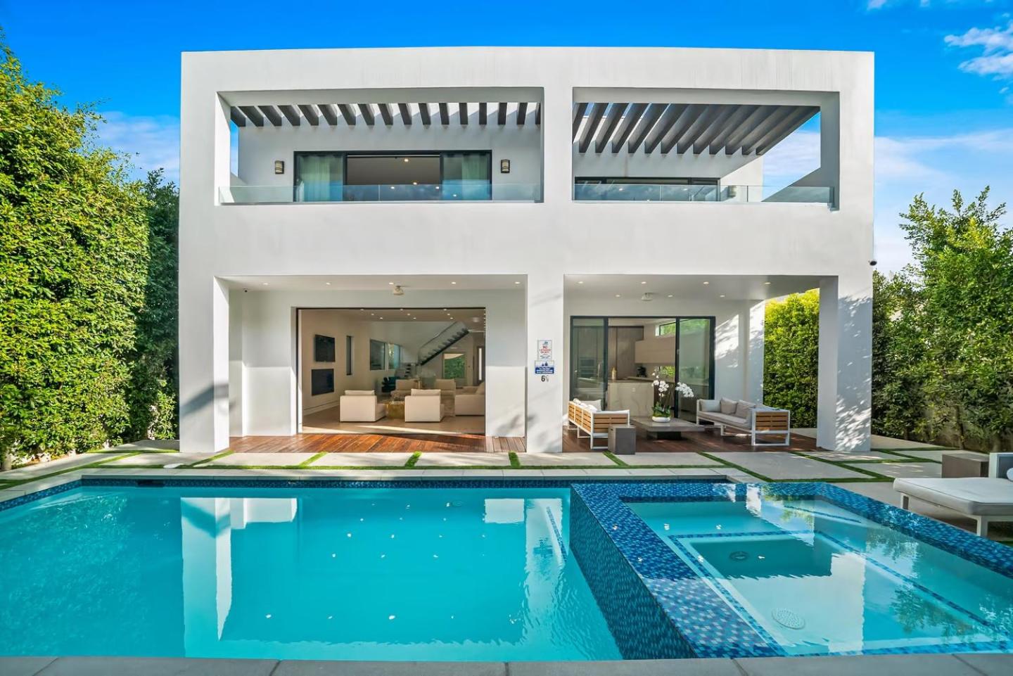Luxurious Retreat - Modern House with Pool