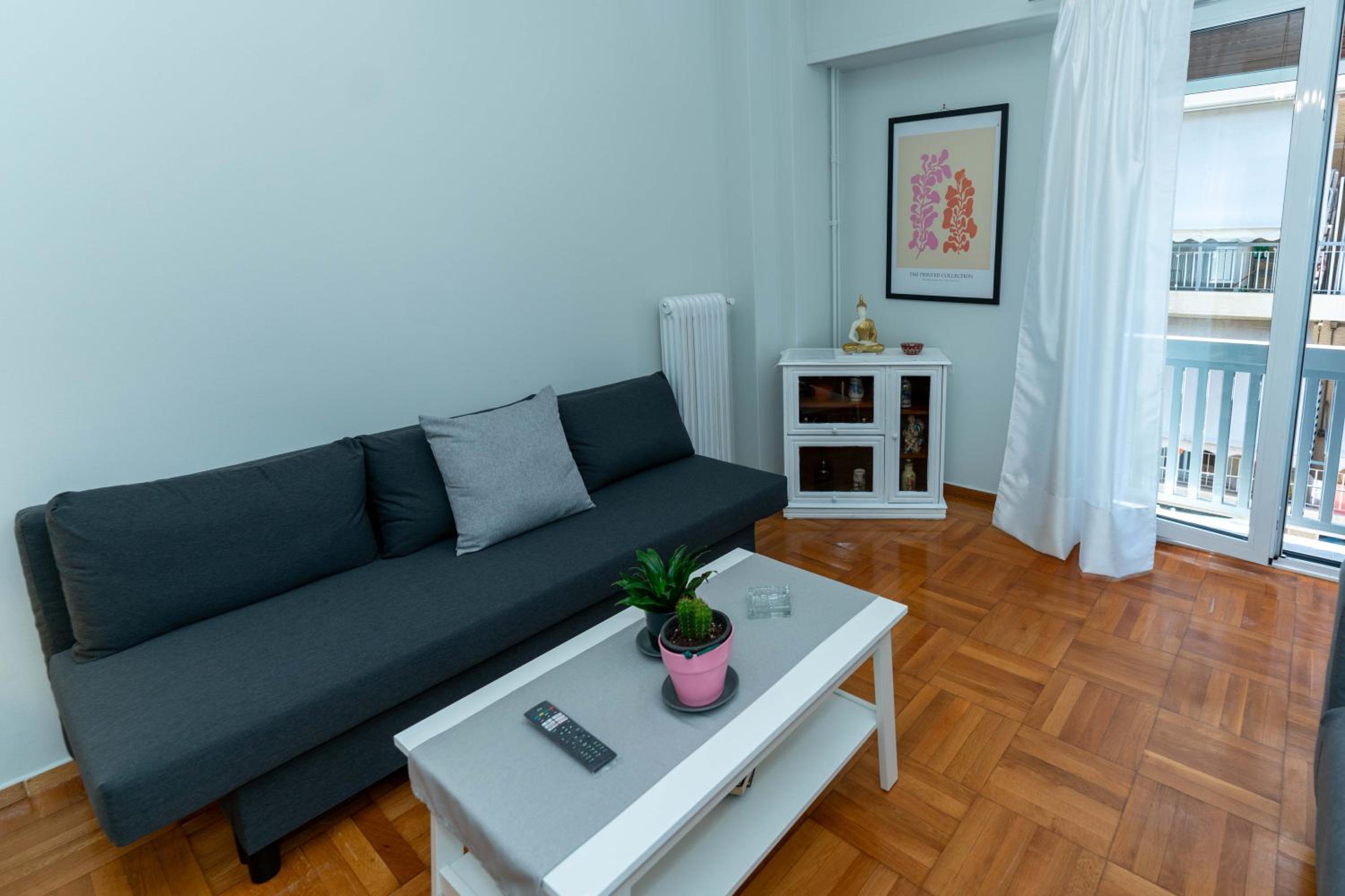 Urban Chic Flat Pagrati Athens