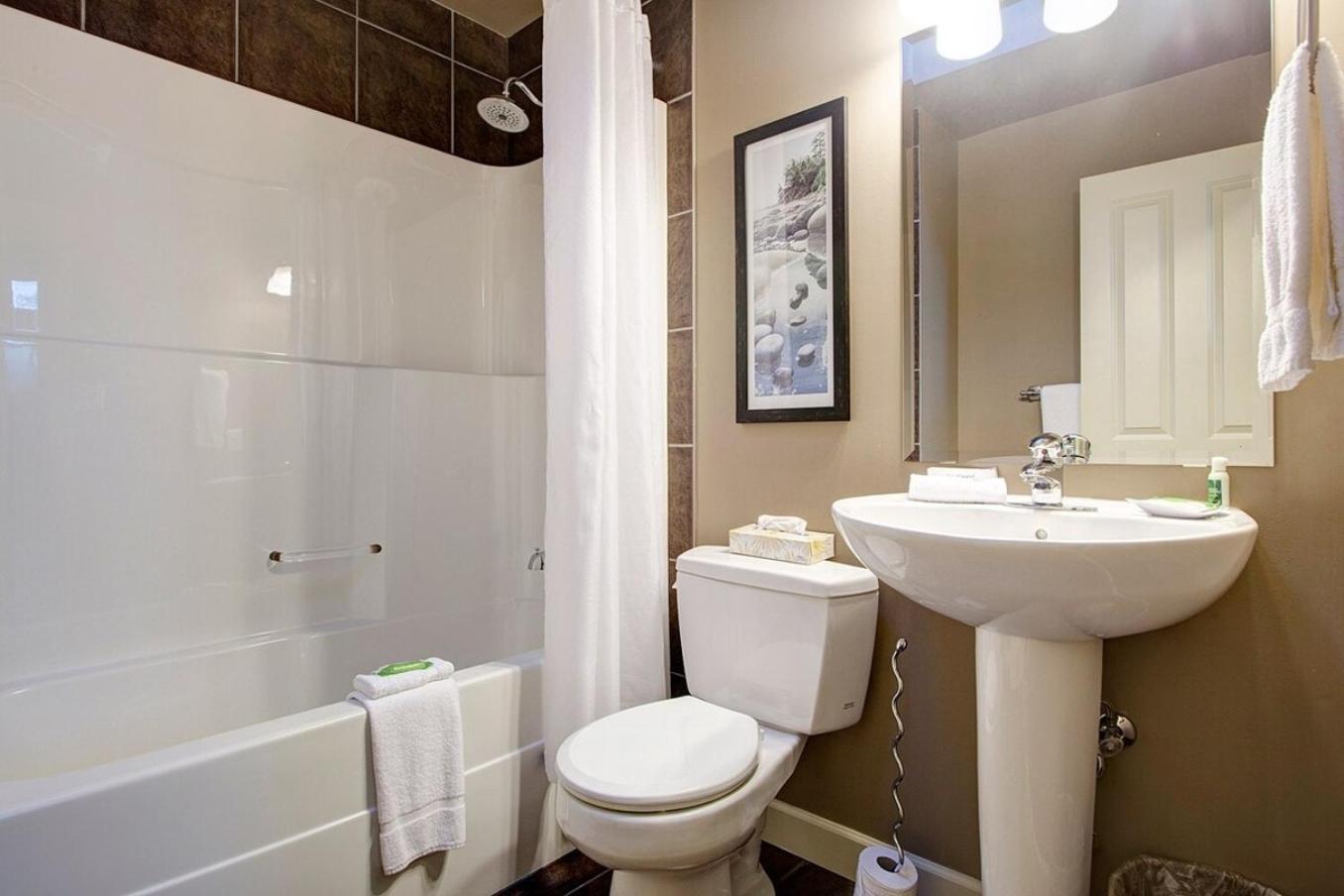 Sooke Oceanview Penthouse - Family Friendly