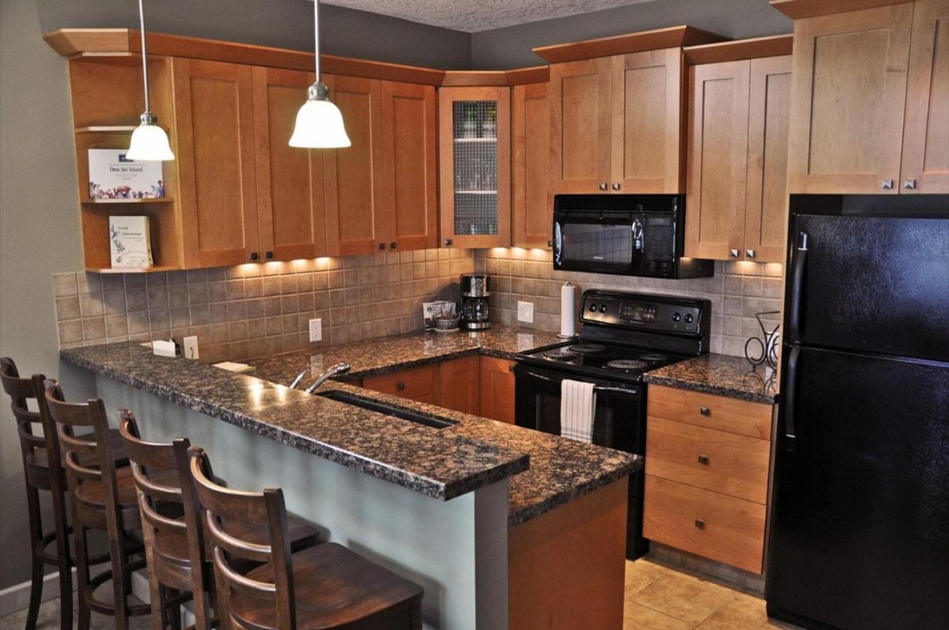 Sooke Oceanview Penthouse - Family Friendly