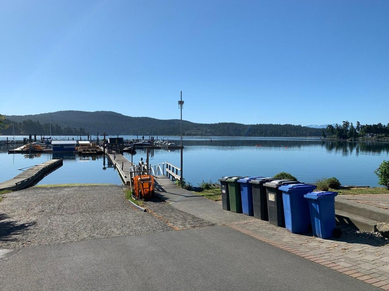 Sooke Oceanview Penthouse - Family Friendly