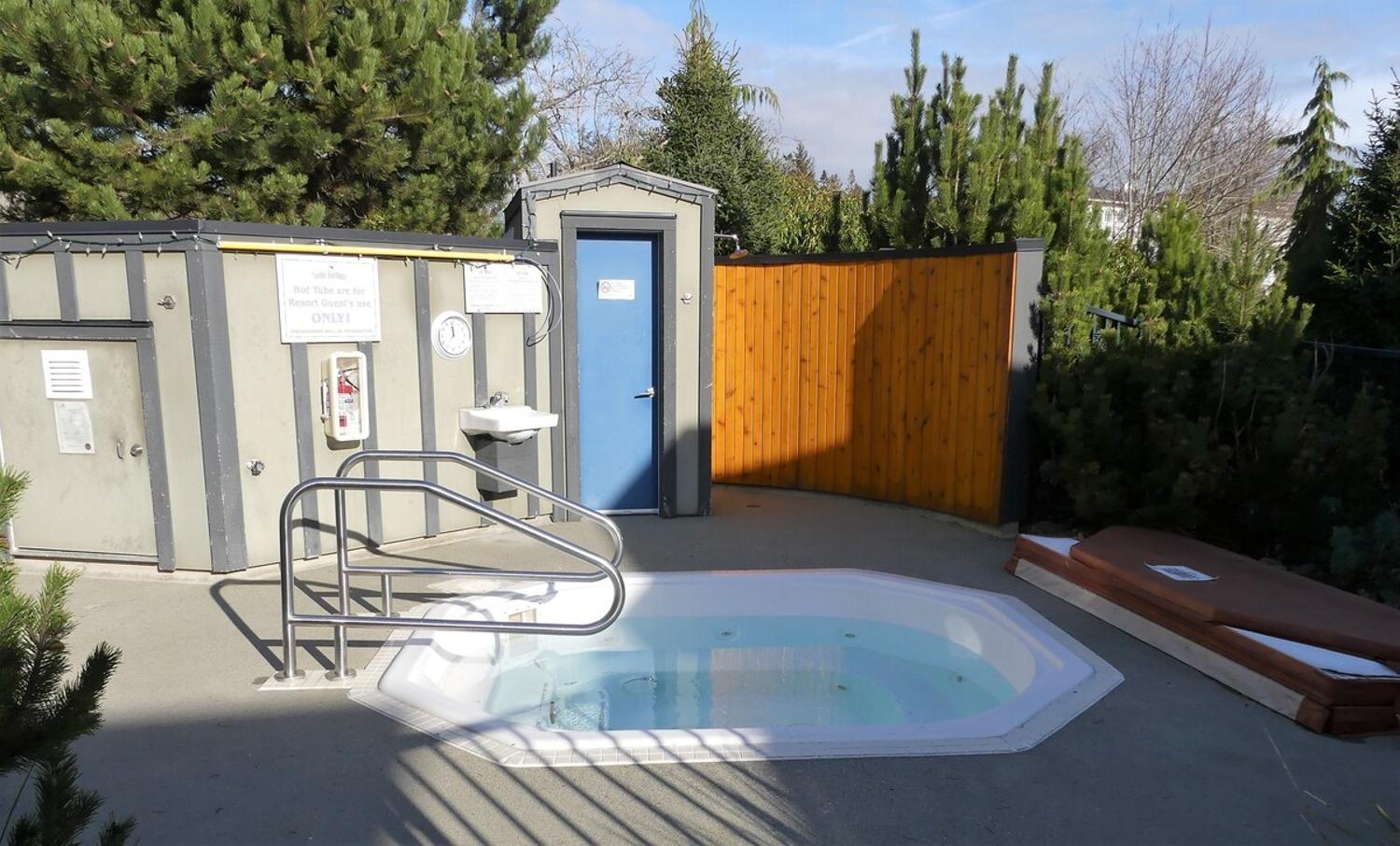 Sheringham Townhouse - Pet Friendly Sooke Rental
