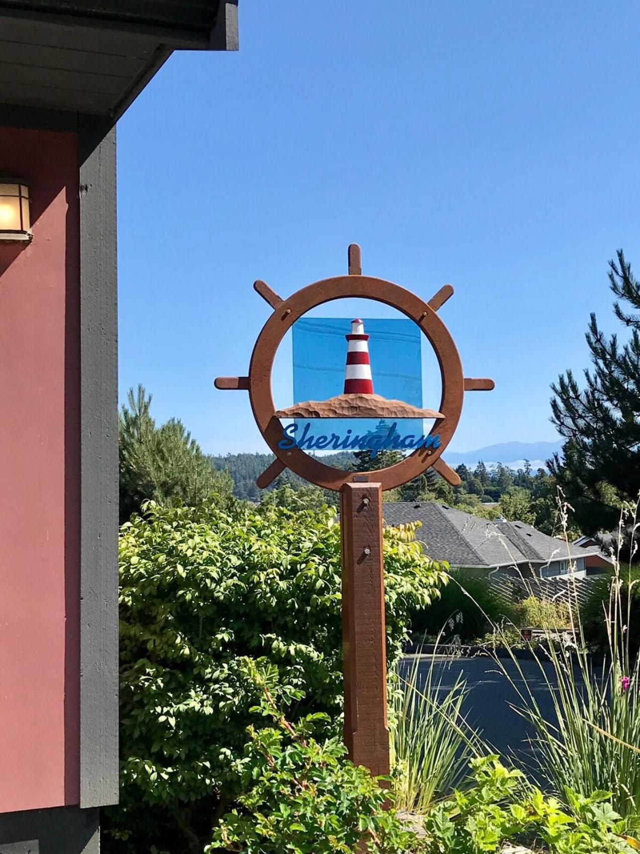Sheringham Townhouse - Pet Friendly Sooke Rental