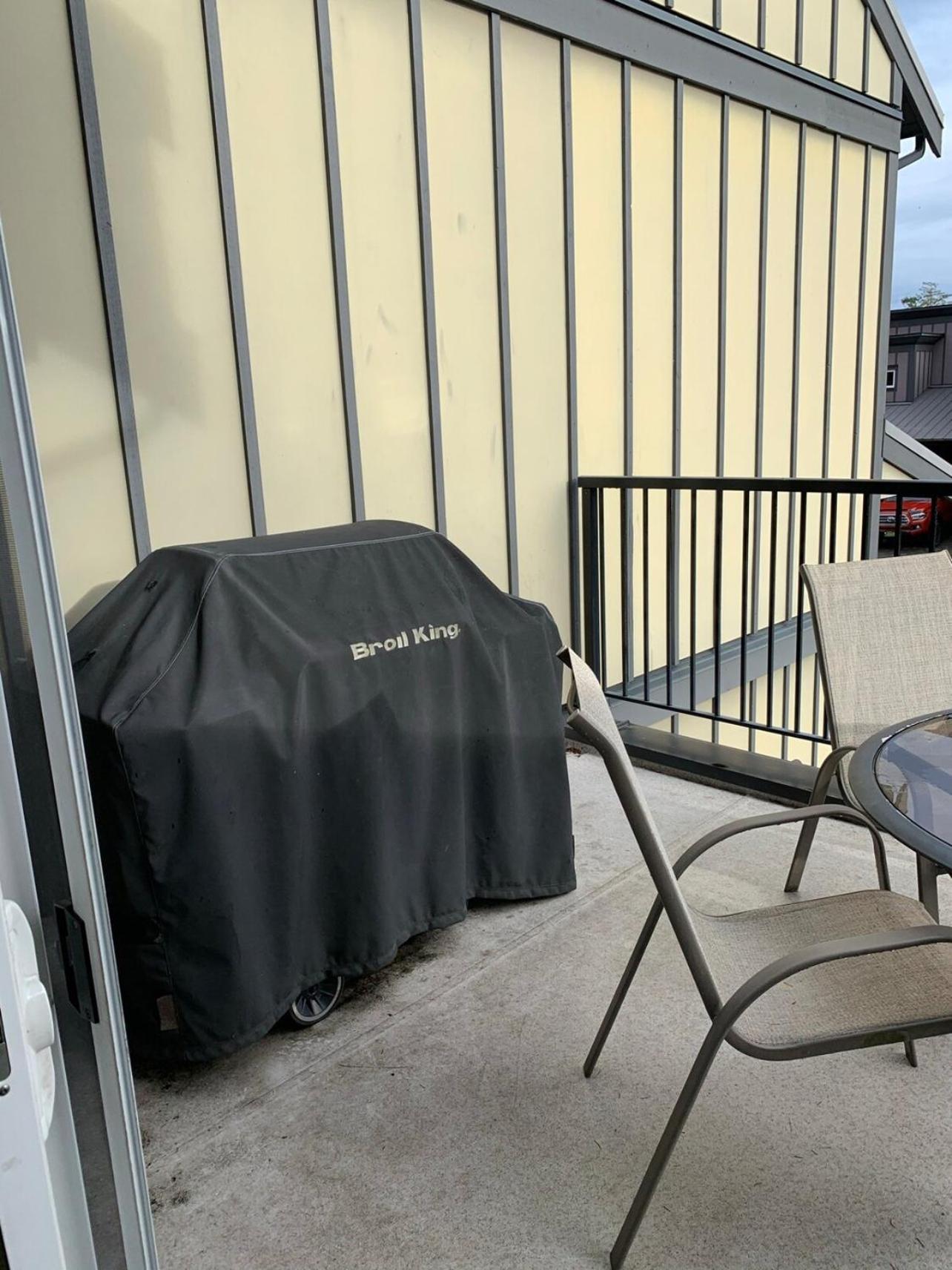 Race Rocks Townhouse - Pet Friendly Sooke Rental
