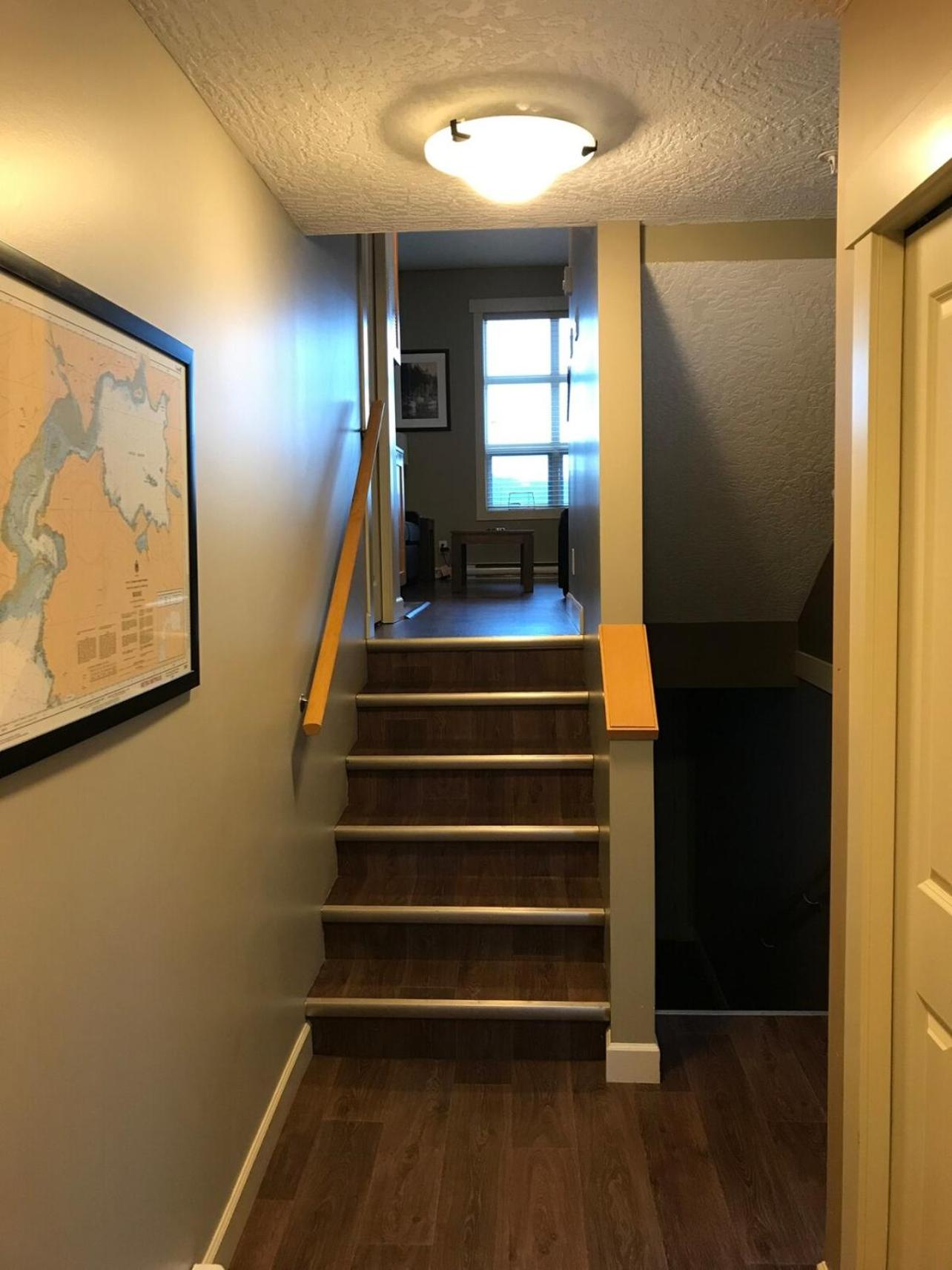 Sheringham Townhouse - Pet Friendly Sooke Rental