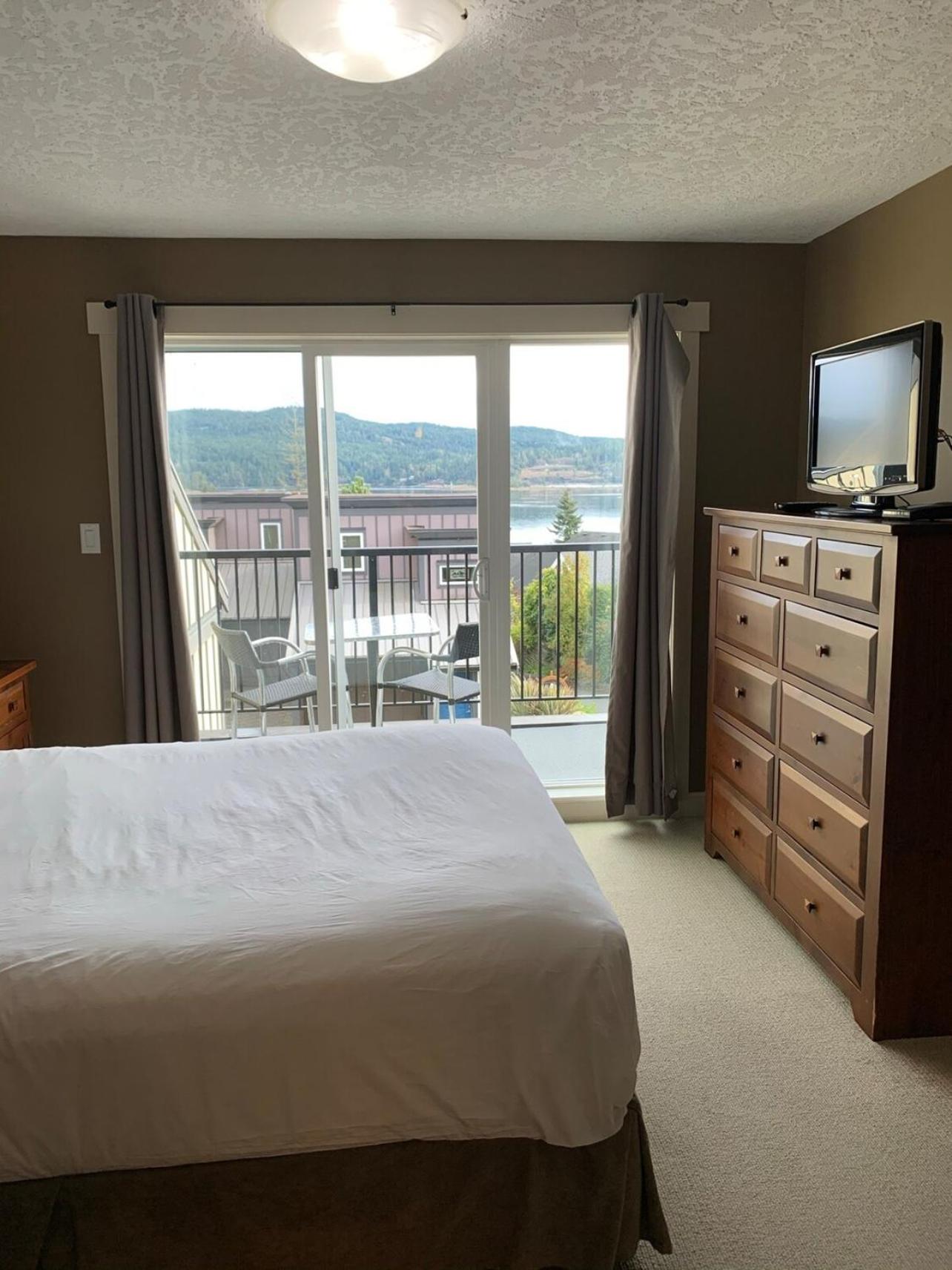 Race Rocks Townhouse - Pet Friendly Sooke Rental
