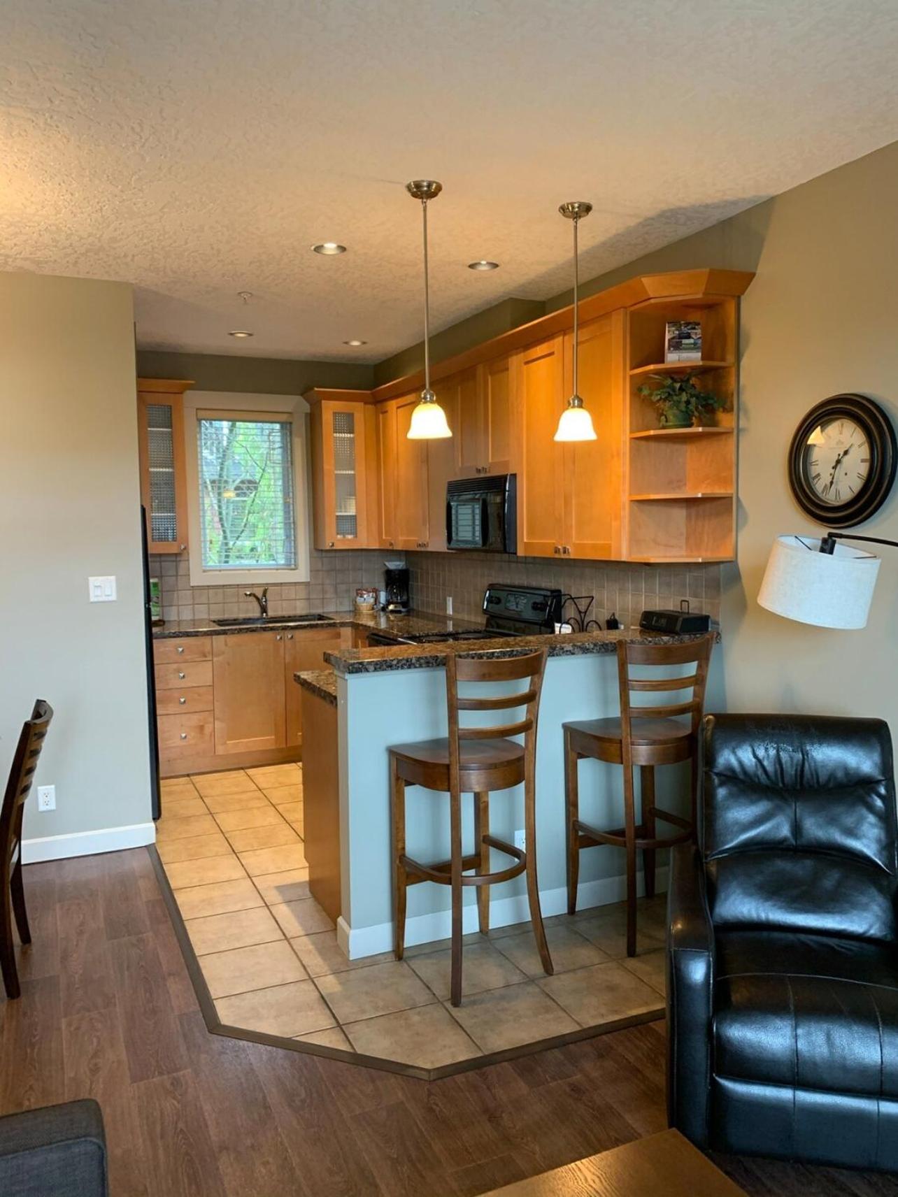 Race Rocks Townhouse - Pet Friendly Sooke Rental