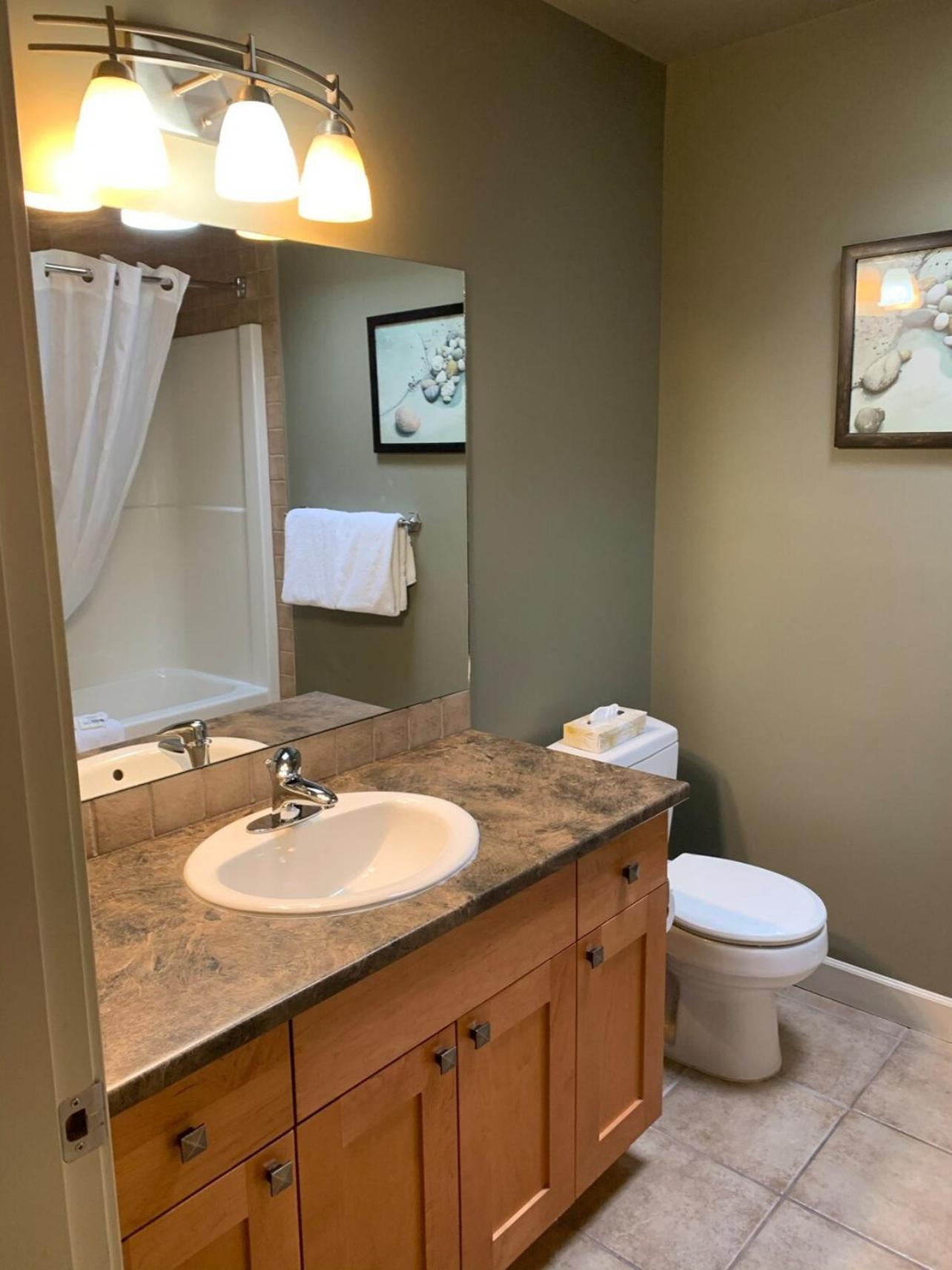 Race Rocks Townhouse - Pet Friendly Sooke Rental