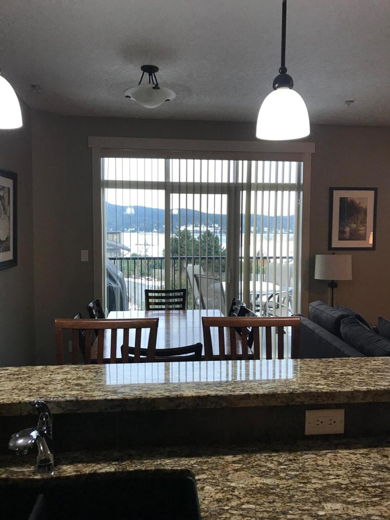 Sheringham Townhouse - Pet Friendly Sooke Rental