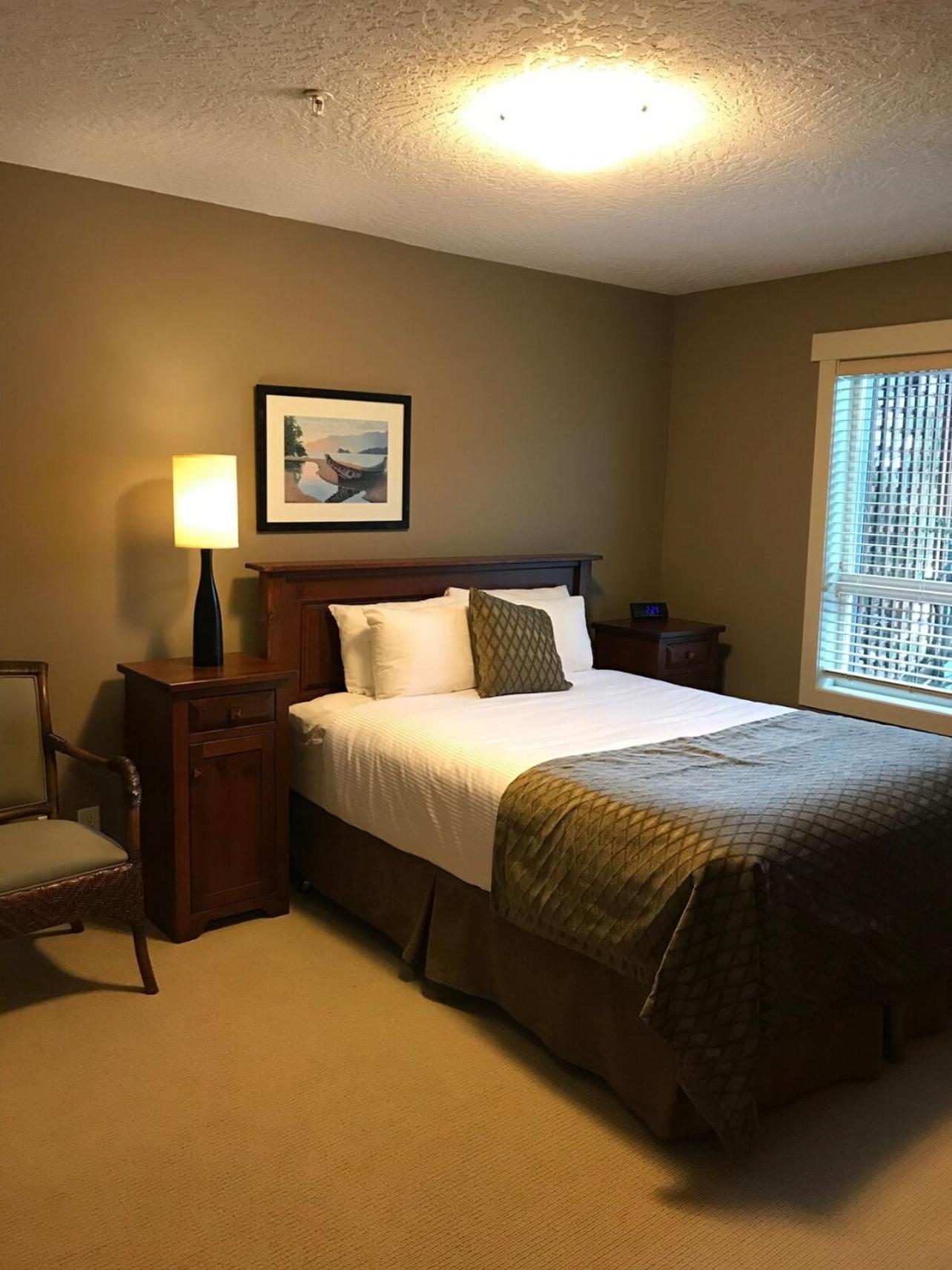 Sheringham Townhouse - Pet Friendly Sooke Rental