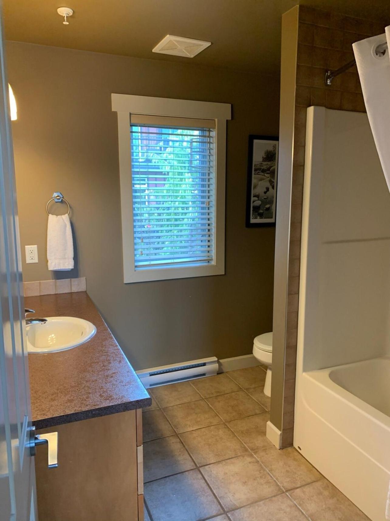 Sooke Vacations - Race Rocks Townhouse - Sooke - Property Image 10