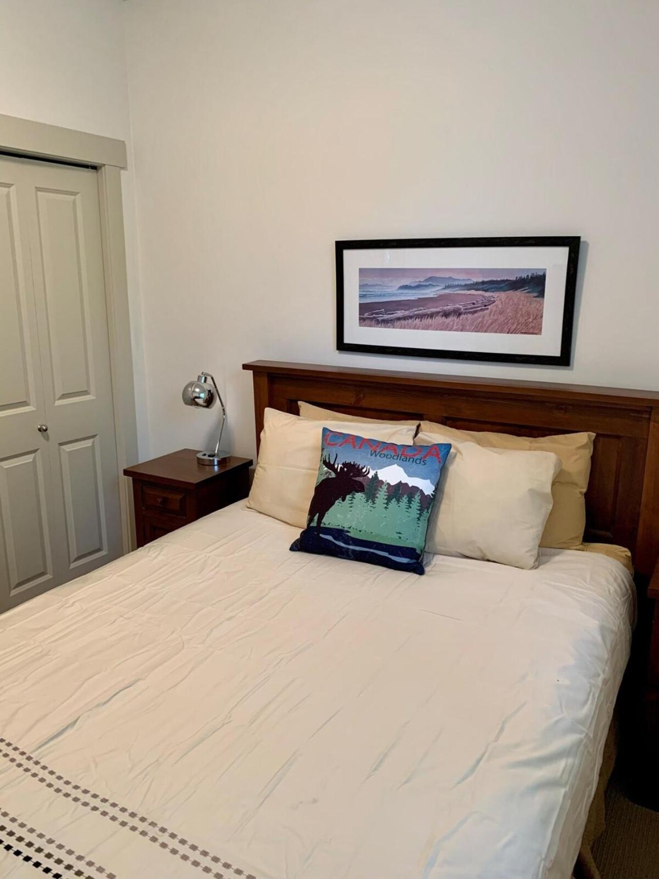 Sooke Vacations - Sooke Harbour Hideaway - Property Image 3