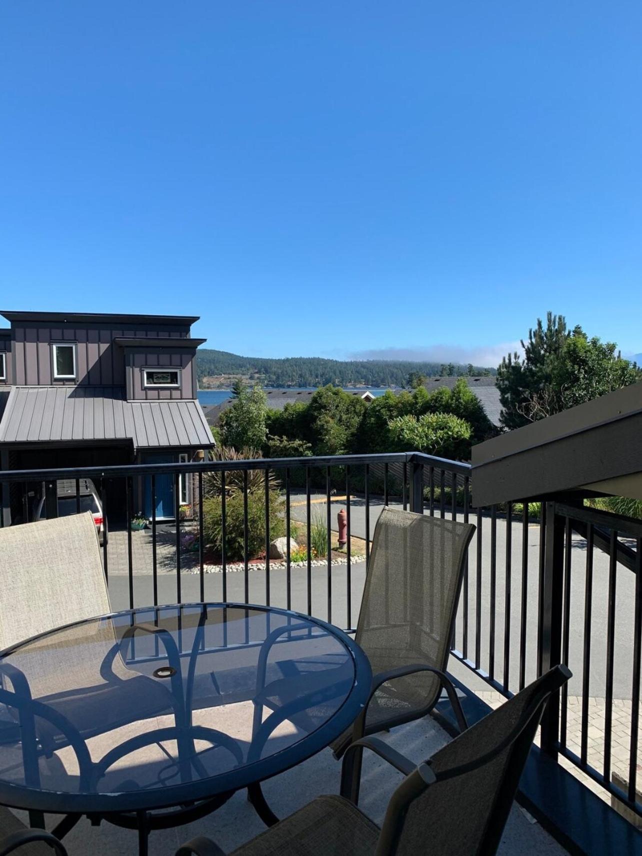 Race Rocks Townhouse - Pet Friendly Sooke Rental
