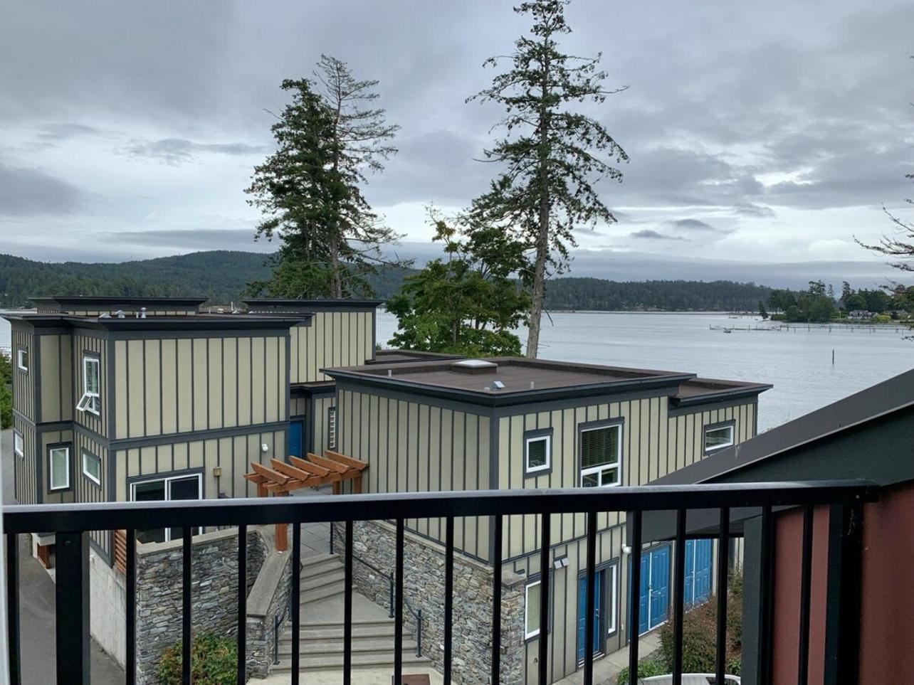 Sooke Vacations - Sooke Harbour Hideaway - Property Image 12