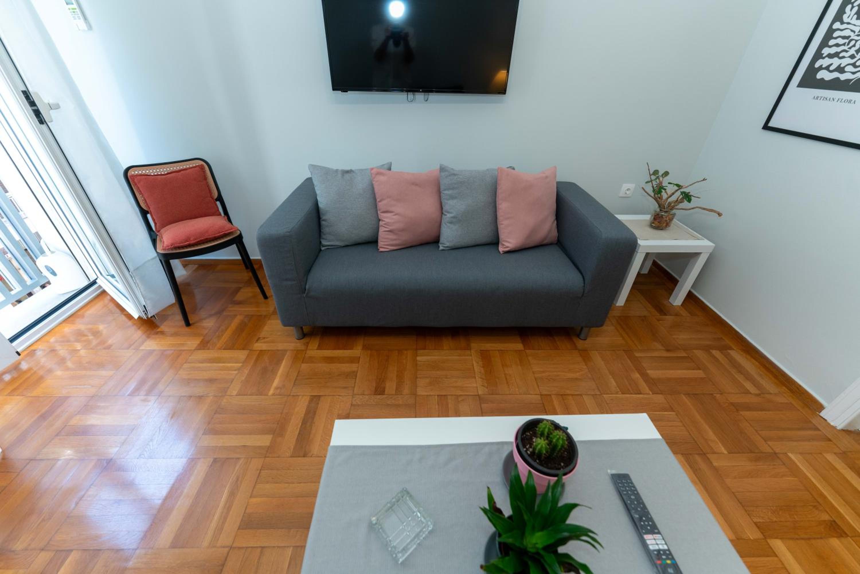 Urban Chic Flat Pagrati Athens