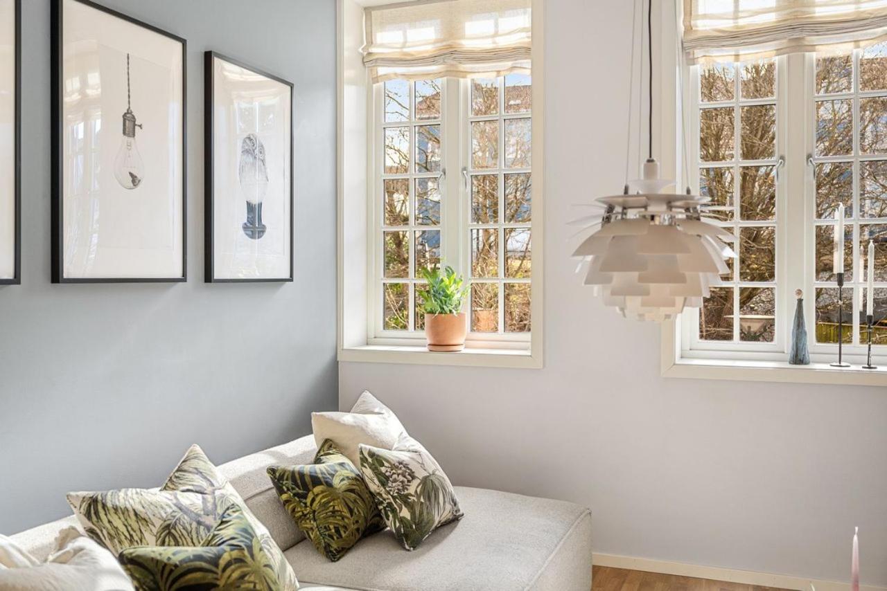 Modern & central 2 bedroom apartment - 7 minutes from ONS view 5